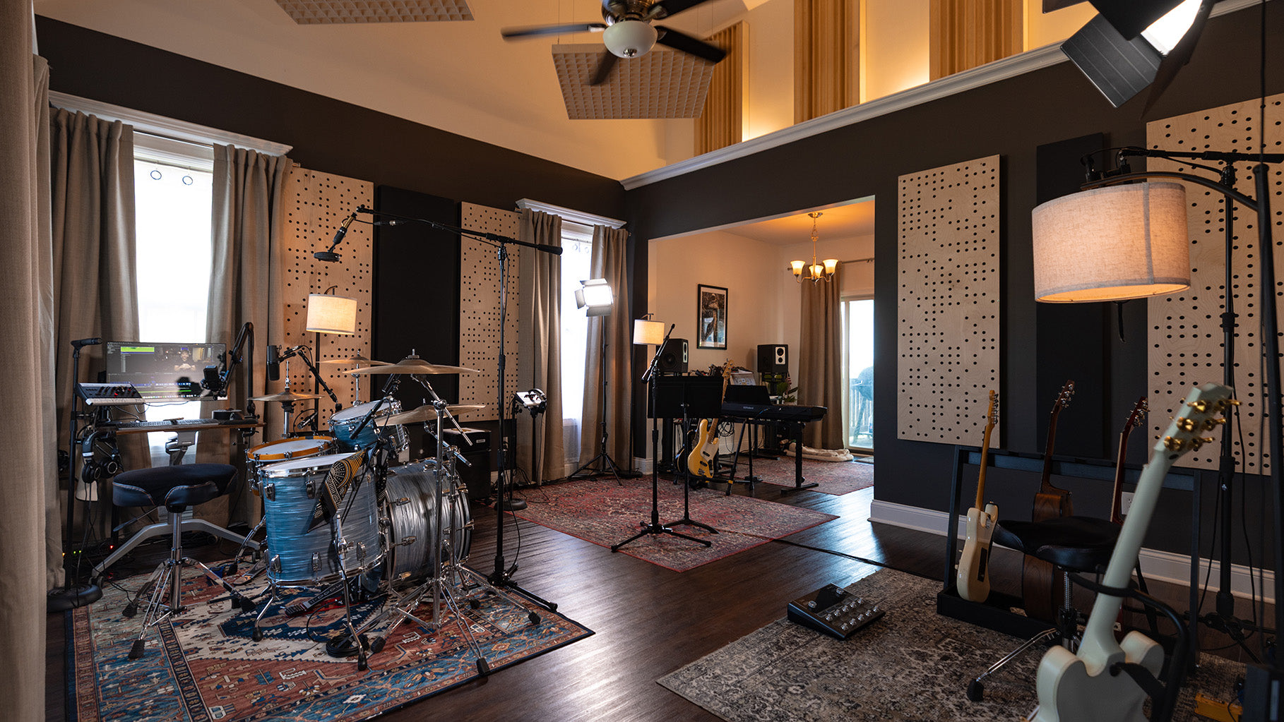 LIVE_ROOM_Wide_Entrance_sm.jpg
