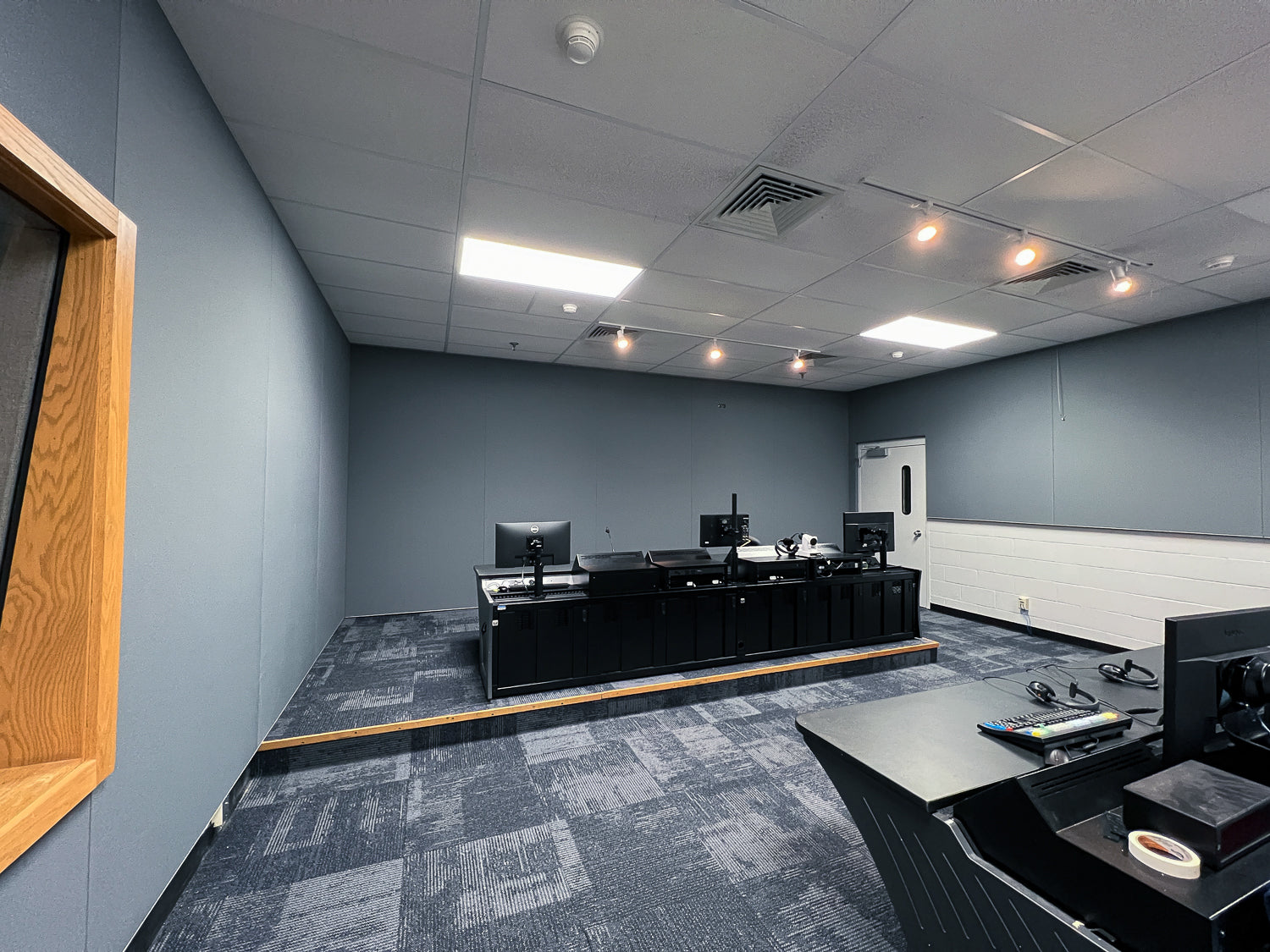 fabric_track_acoustic_treatment_-_video_production_studio_MTSU.jpg